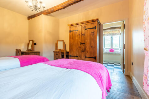 Bedroom 2 with En...