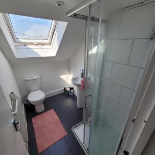 Bathroom (2).jpg