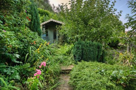 Garden - path to summer house.jpg