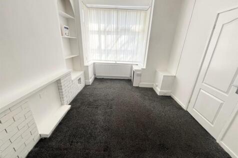 2 bed terraced house to rent Seaford Road, Salfor