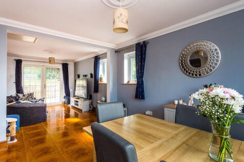 Lounge/Dining Roo...