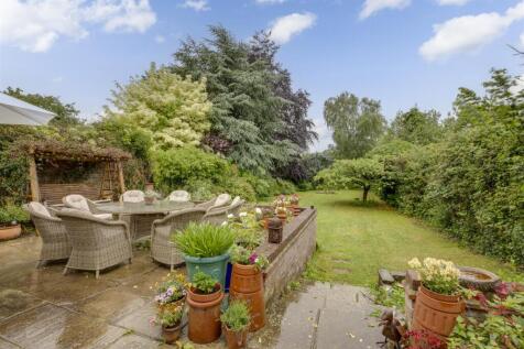 38 Wycombe Road, HP15 6RY-18.jpg