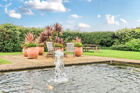 1376032-5-690df2d...