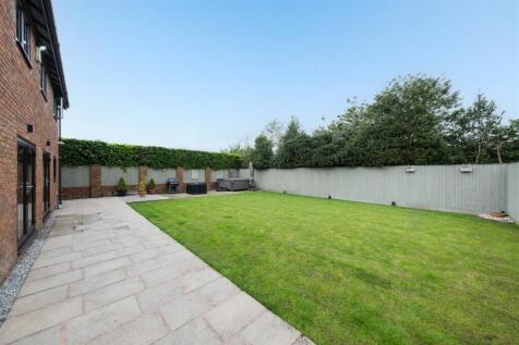 18 Royal Garden-002.jpg