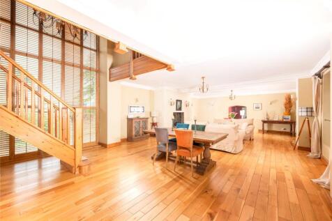 Sitting/Dining Room