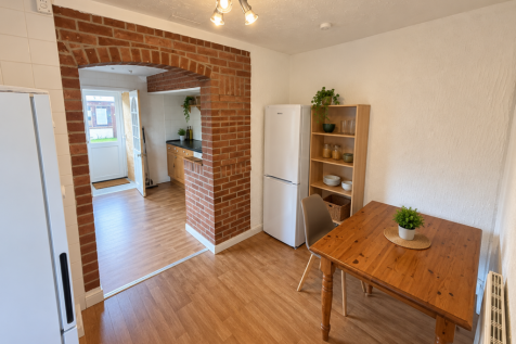 161, Mackintosh Place, Roath, Cardiff photo 4