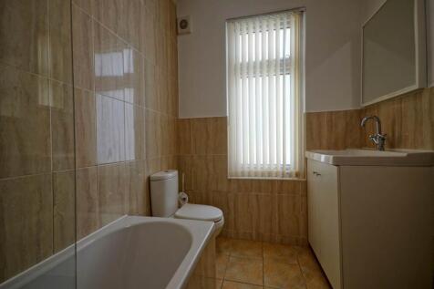 bathroom 2 HDR