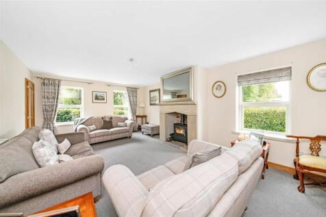 SECOND SITTING ROOM / FAMILY ROOM