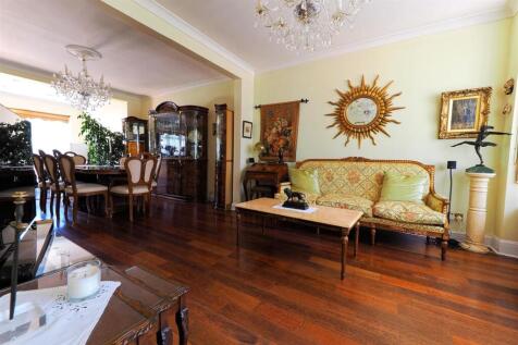 Thru Lounge