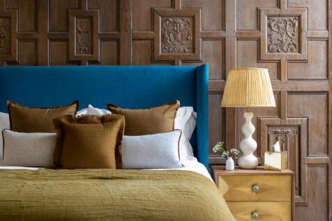 23 - Gislebertus House - GL54 1AA - Full.jpg