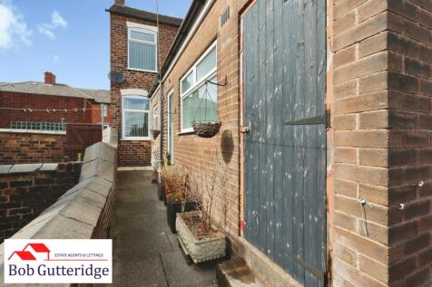 ENCLOSED REAR YARD