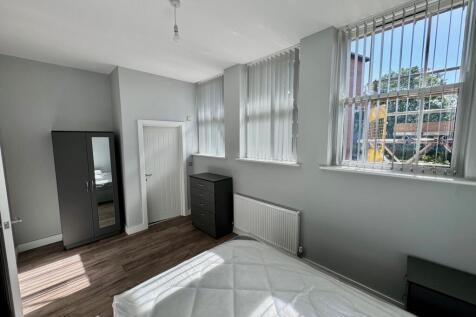 North Sherwood Street  F3 / 2 Bed  / 2 Bath Apartment / NG1 photo 3