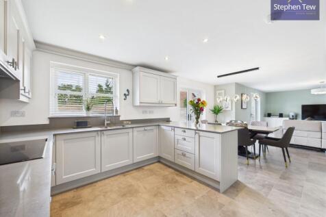 Kitchen/ Living Area