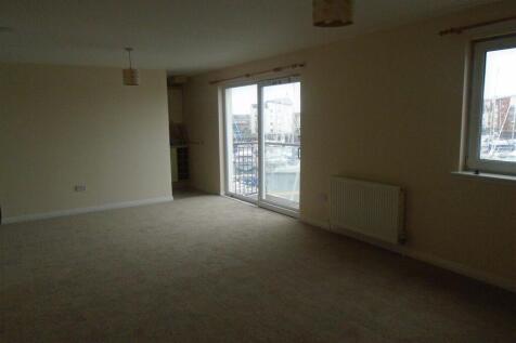 18 Mariners view - Livingroom.JPG