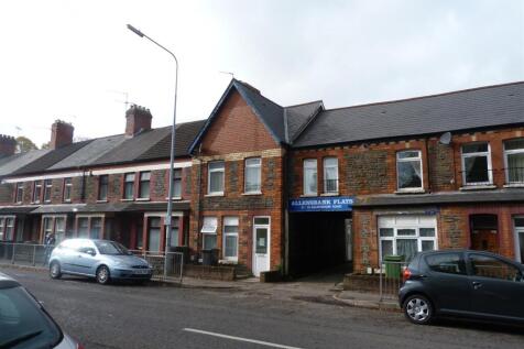 3-bed flat on Allensbank Road, Heath, £1,590/mo