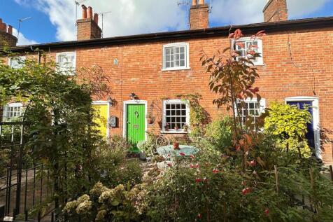 Farnham, GU9 - property photo