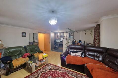 Hirst Crescent, Wembley, HA9 7HF photo 3