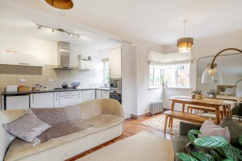 Kitchen / Lounge