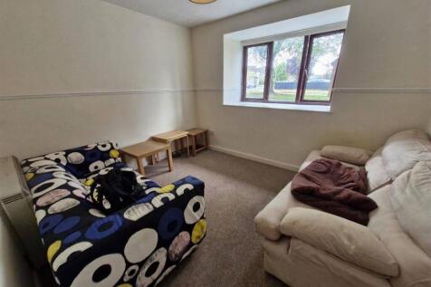 St James Court, Willenhall, Coventry photo 3