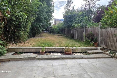 Spacious 2 Bedroom Garden Flat
