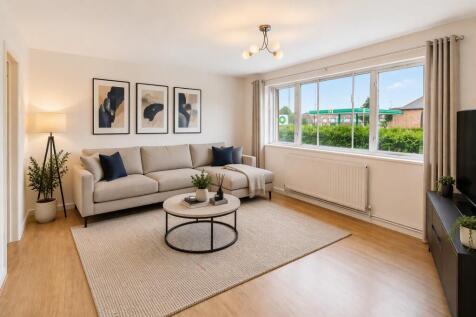 Sefton Court, Hounslow, TW3 photo 2
