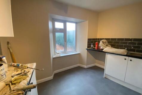 First floor apartment High Street, Rothwell, Kettering photo 4