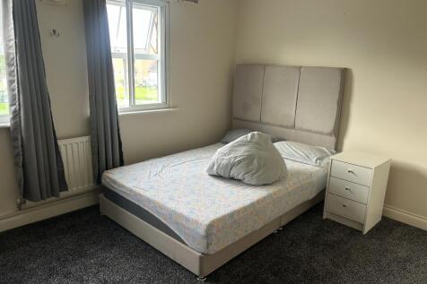 Marbury drive, bilston, WV14 photo 3