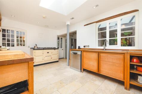 10 Main Street, Newton Burgoland