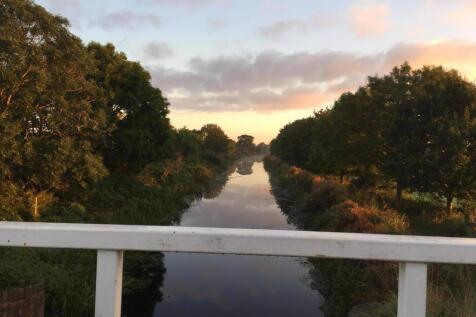 Walking distance to Taunton and Bridgwater Canal