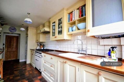Albert Road, Epsom, KT17 photo 4