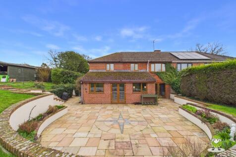 EweMove Basingstoke Wokefield Row External Rear