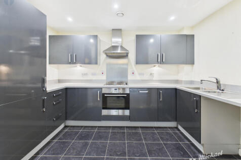 CAM03852G0-PR0438-STILL003