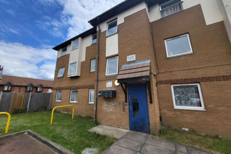 One-Bedroom Apartment Close to Town