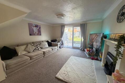 Watermint Close, Cannock photo 4