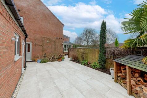 Side of house sun patio1N9A2472-CR3-20250118-DxO_D