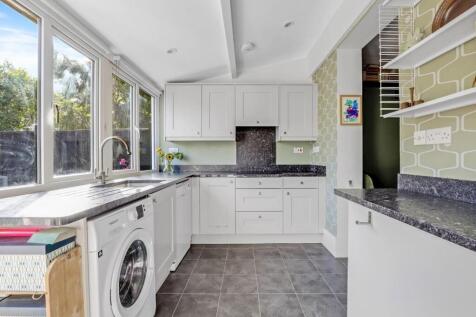 02-fa4cJHPropWorld - 35 Percy Road - 5-medium.jpg