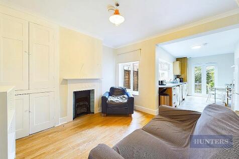 CAM01635G0-PR0262-STILL003.jpg