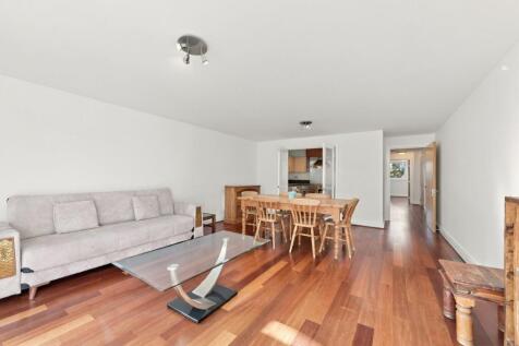 2-bed flat on Smugglers Way, London, SW18, £2,750/mo