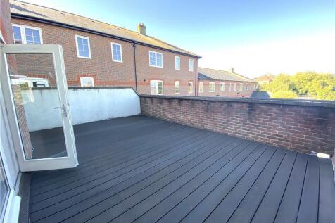 Roof Terrace with space for garden furniture