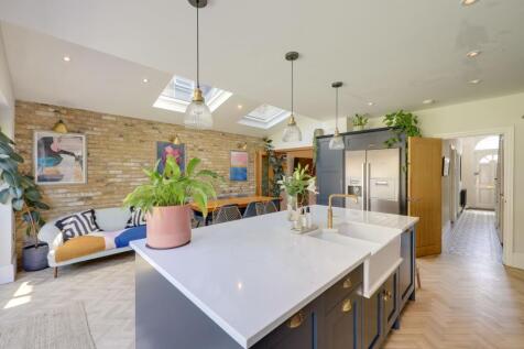 Kitchen &amp; Dining Room