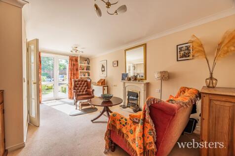Sitting/Dining Room