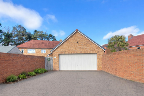 GARAGE &amp; PARKING