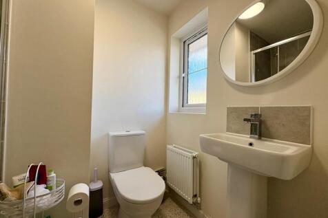 35 Parkstone En Suite.jpg