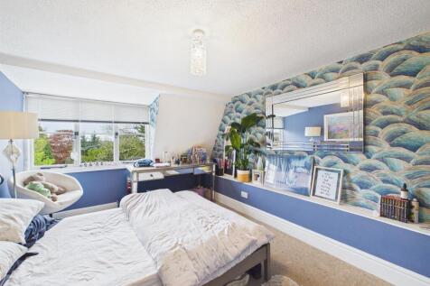 10 - Top Floor Flat in Clifton for Auction.jpg