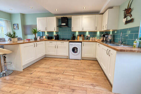 Open Plan Kitchen/ Dining Room