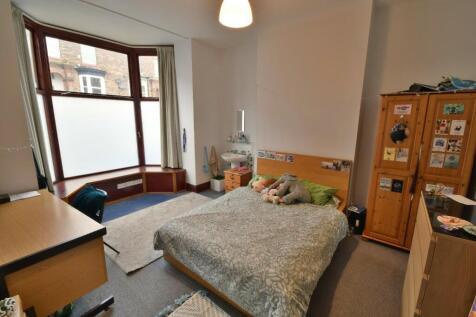 HARCOURT ROAD CROOKESMOOR - 6 DOUBLE BEDS + 2 BATHROOMS photo 4