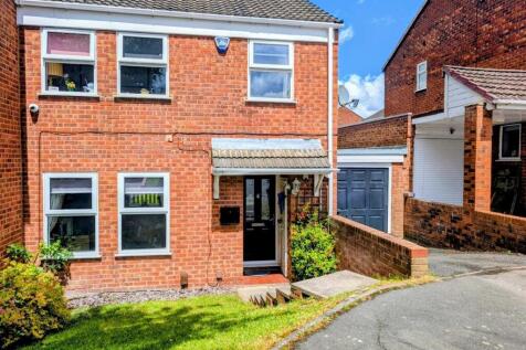 Beeston Close Brierley Hill 1.jpg
