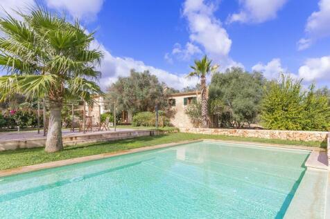 Pool and Exterior (2