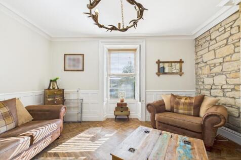 CAM04201G0-PR0061-STILL014