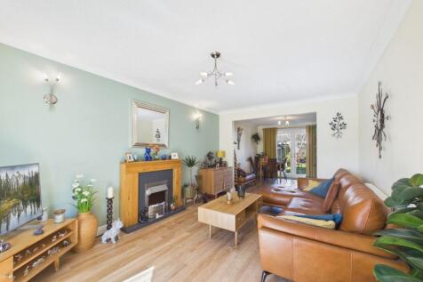 Lounge/Dining Area